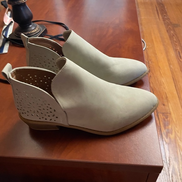 Shoes - Beige hollow out accent bootie